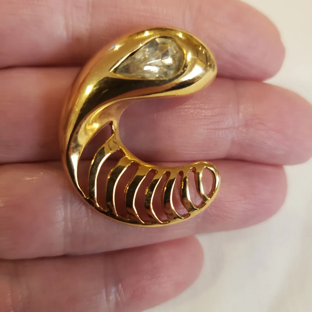 Vtg Trifari -Elegant Gold Earrings with Crystal Accents